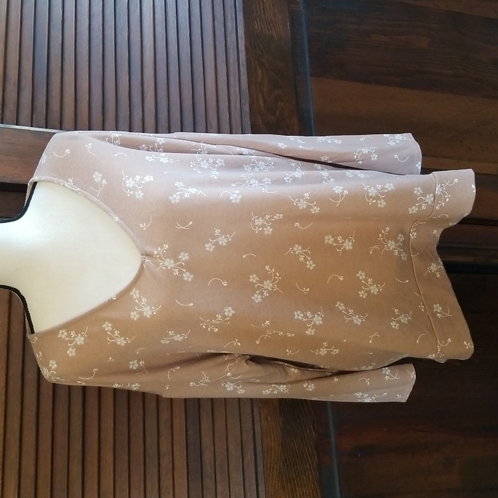 2/$10 Bucket List floral long sleeve top